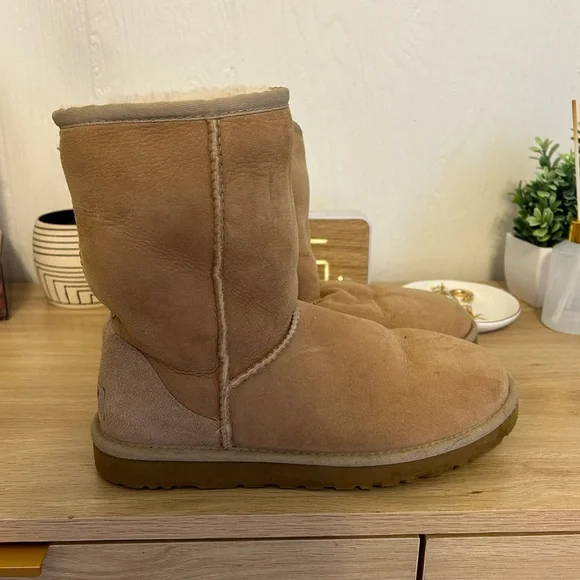 UGG classic boots - Picture 2 of 3